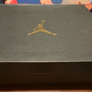 Pre-loved Air Jordan 1 Mids